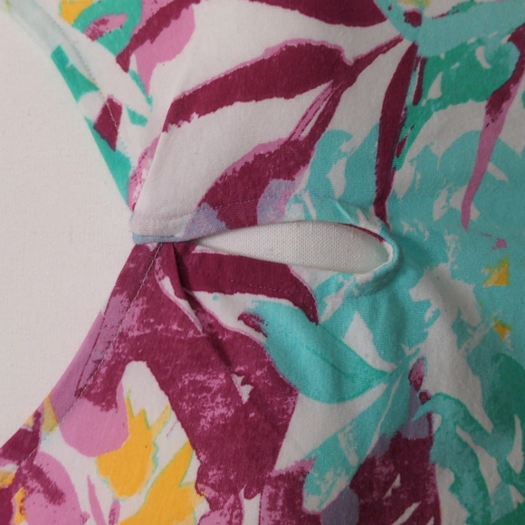 Coral Bay NWOT XL tropical tee, cotton/spandex, key hole detail, short sleeves - Picture 2 of 4